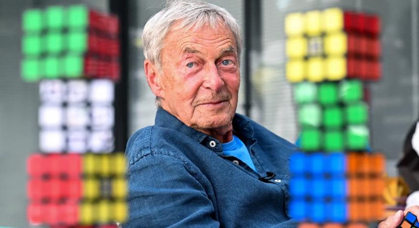 A Rubik-kockával népszerűsítik Bukarestben a magyar tudományt