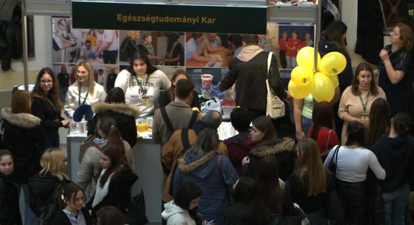 Elstartolt a DExpo, ezzel együtt a tudományokat is népszerűsítik a Debreceni Egyetemen