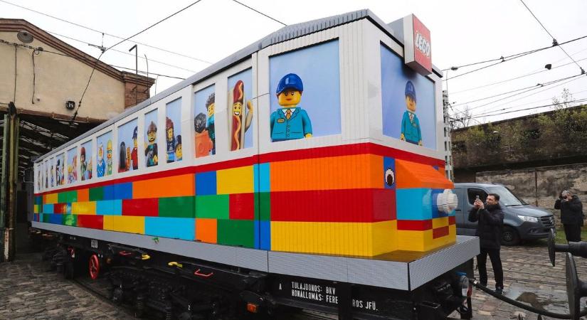 Egyedülállót alkotott a Lego és a BKK Budapesten– felfedték az életnagyságú Lego-villamost