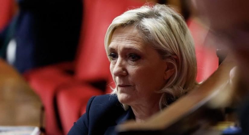 Marine Le Pen: megbuktatjuk a francia kormányt