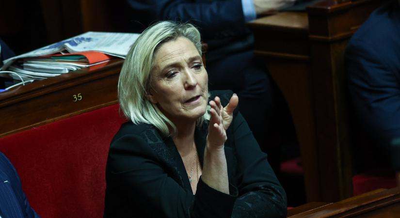 „Ez egy vörös vonal” – Marine Le Pen kész kormányt buktatni