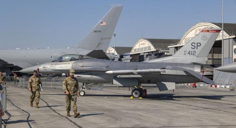 Hollandia légierő nélkül maradt: utolsó F-16-os vadászépeit is odaadta Romániának - ukrán pilótákat képeznek ki velük