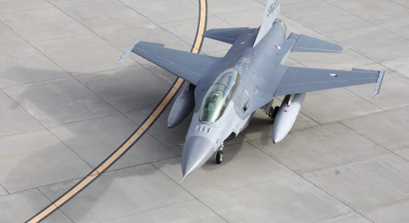 Az utolsó két F-16-os is megérkezett Hollandiából