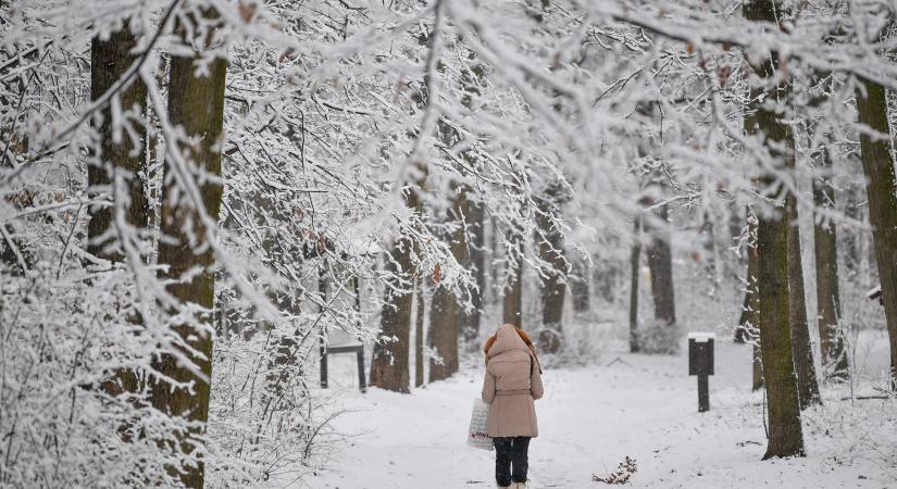 Megjött a tél: röpködnek a mínuszok, leszakad a hó az országban