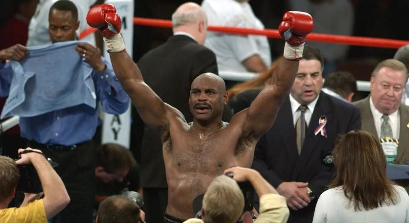 Máris megdőlt Mike Tyson rekordja, miután Lennox Lewis korábbi legyőzője 59 évesen ütötte ki ellenfelét