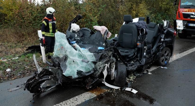 Hatalmas gyász a horrorbaleset után: az áldozatok 10 gyermeket hagytak hátra - Fotók