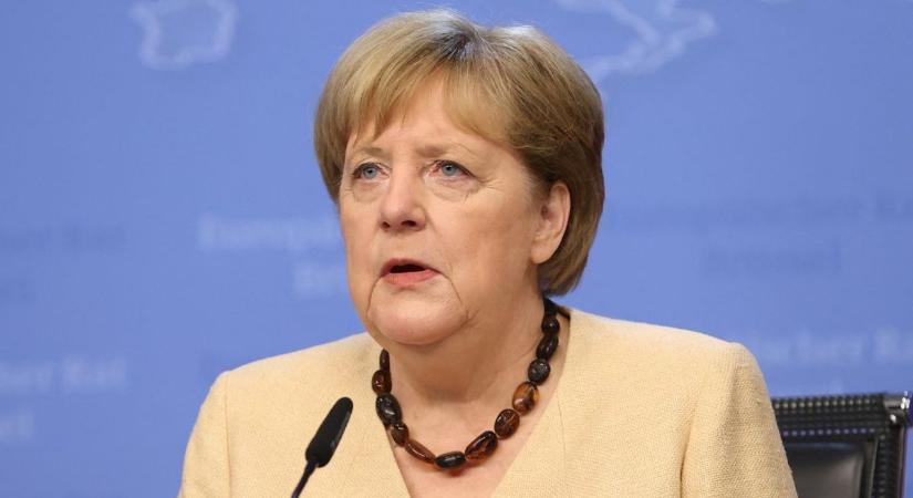 Merkel bevallotta: évekig gáncsolta Ukrajna NATO-felvételét, mert tartott Putyintól