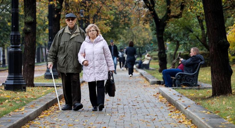 Az utca embere: a nyugdíjasok elkötelezettek a 13. havi nyugdíj megtartása mellett – videókkal