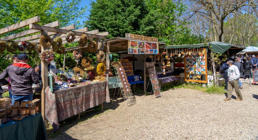 Ilyen nincs! Eladó a Balaton-felvidék legendás piaca: mi lesz a Káptalantóti vásár sorsa?