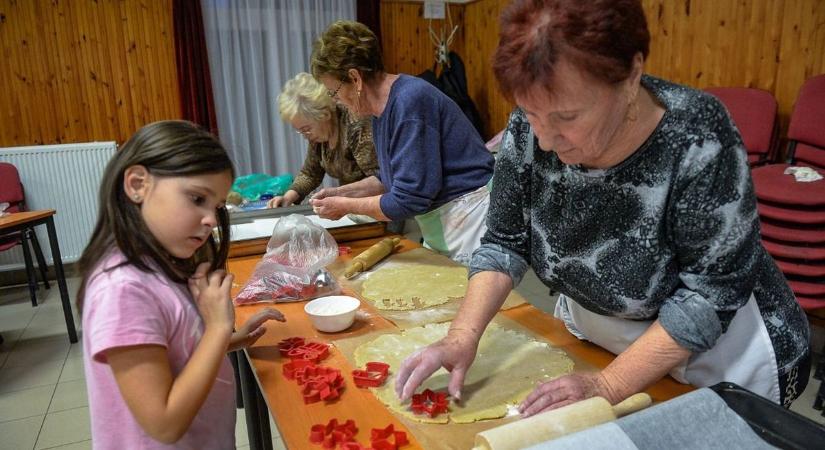 Adventi hangulat: már mézeskalácsot készítettek Gyöngyöshalászon