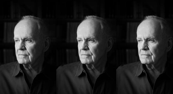 Cormac McCarthy 16 éves lánnyal folytatott viszonyt