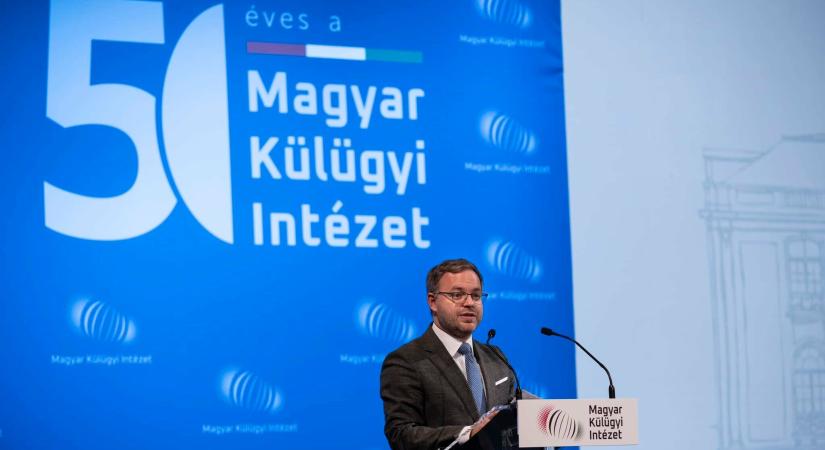 1,4 milliárdért újítják fel az Orbán Balázs alá tartozó Magyar Külügyi Intézet villáját