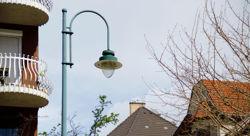 Drasztikus parkolási díjemelés élesedik Budapesten: tízszeres árat fizethetnek az autósok