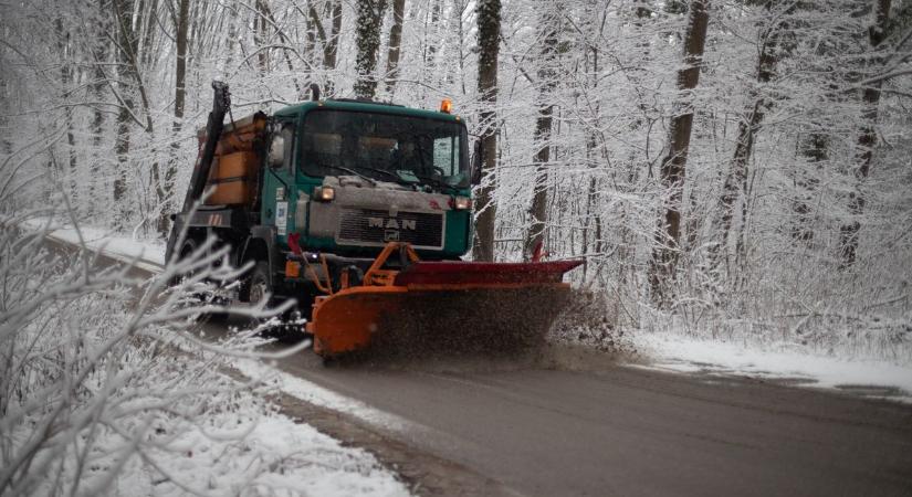 Pénteken havazhat - fontos tudnivalók az útra kelőknek