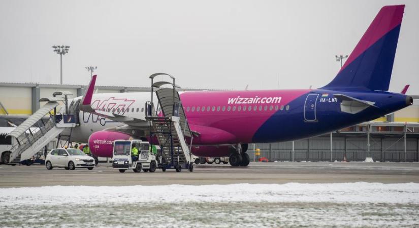 Hóesés és jegesedés miatt nem indult el a Wizz Air Budapestre tartó gépe, 18 órája várnak a brüsszeli repülőtéren az utasok