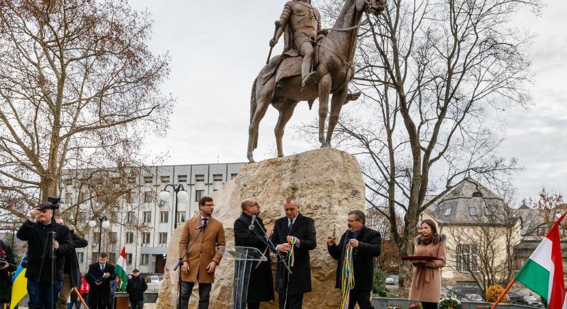 Ismét korlátozná Ukrajna a kisebbségi nyelvek használatát