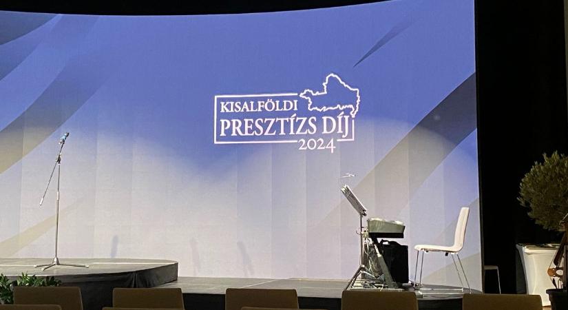 Elkezdődött az idei Presztízs-díj átadó gála Győrben - Kövesse velünk élő képpel!