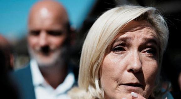 Kígyót melenget keblén Marine Le Pen, Orbán Viktor szövetségese?