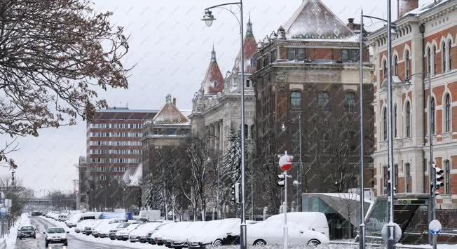 A havazás miatt máris az autósokra mutogat Budapest