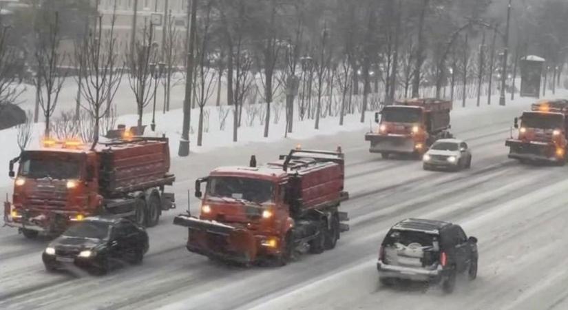 Megérkezett a hó, káosz az utakon  videó