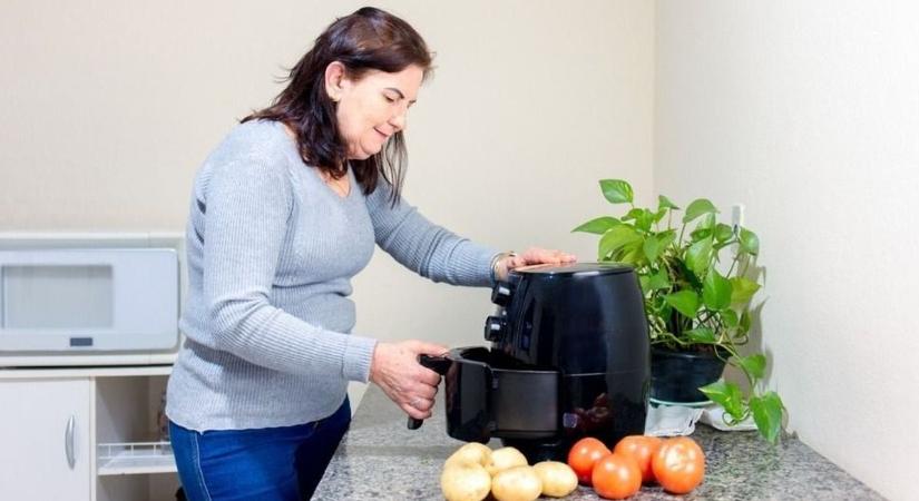 Szereted az air fryer-t? Akkor figyelj, megmérgezhet, ha így használod