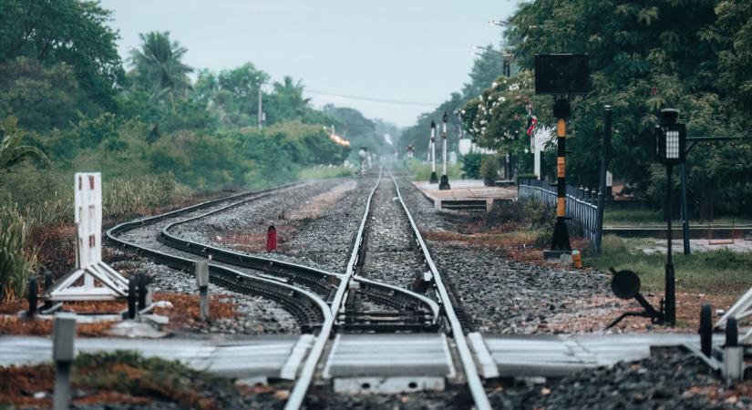 Gázolás miatt szünetel a vasúti közlekedés Kecskemétnél