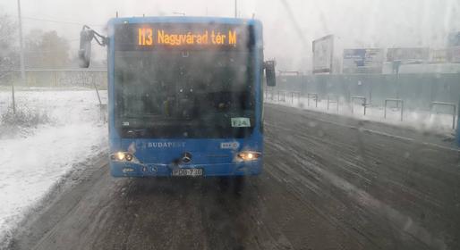 A budapesti tömegközlekedésre is lecsapott a néhány centi hó