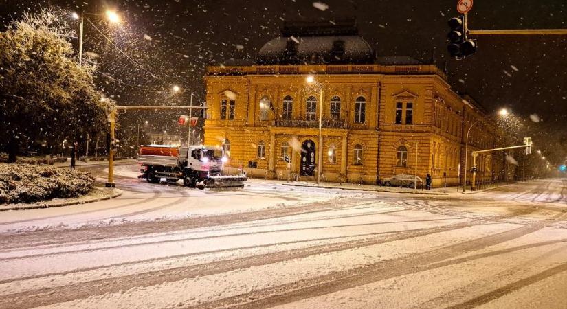 Hóhelyzet: Leesett a hó, galiba az utakon!