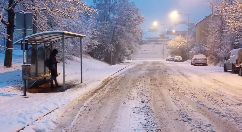 Ezt okozta Miskolc közösségi közlekedésében az első hó