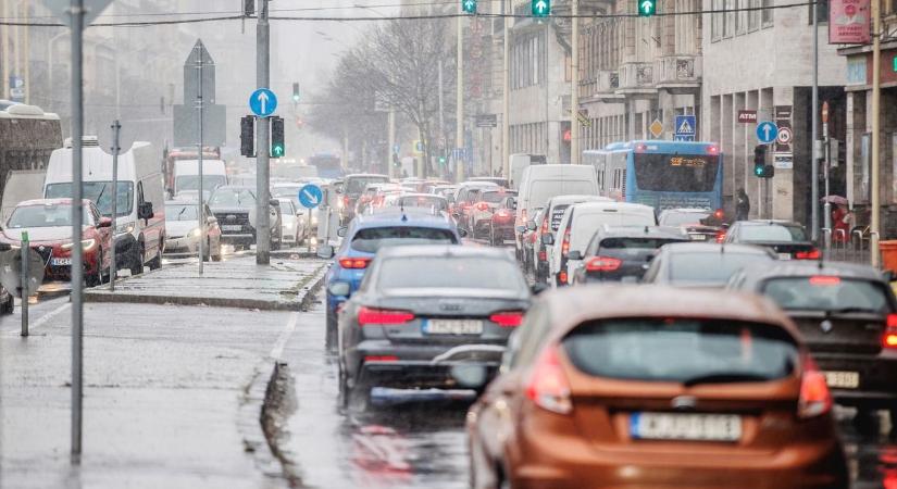 A budapesti közlekedést is megzavarta a havazás: mutatjuk hogy nem járnak a buszok