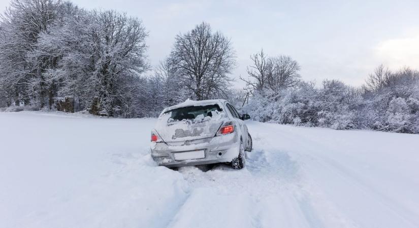 Folyamatosan dolgoznak a tűzoltók