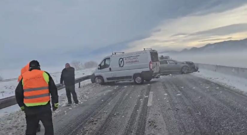 Baleset Feketehalom és Vidombák között