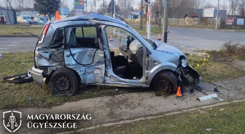 Vezetés közben aludt el a szegedi lány: a busz kamerája rögzítette a brutális balesetet - Videó