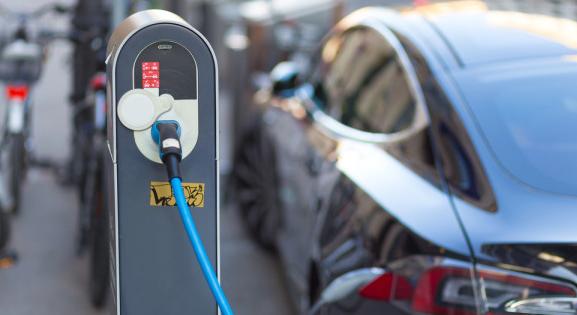 Ráharaptak a cégek az elektromos autókra