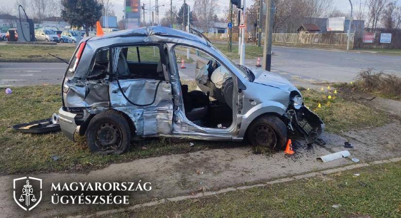 Elaludt a volán mögött, autóbusszal ütközött egy szegedi nő – videóval