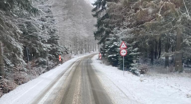 Szél- és hóriadó Hargita megyében: a katasztrófavédelem hat javaslata útnak indulóknak