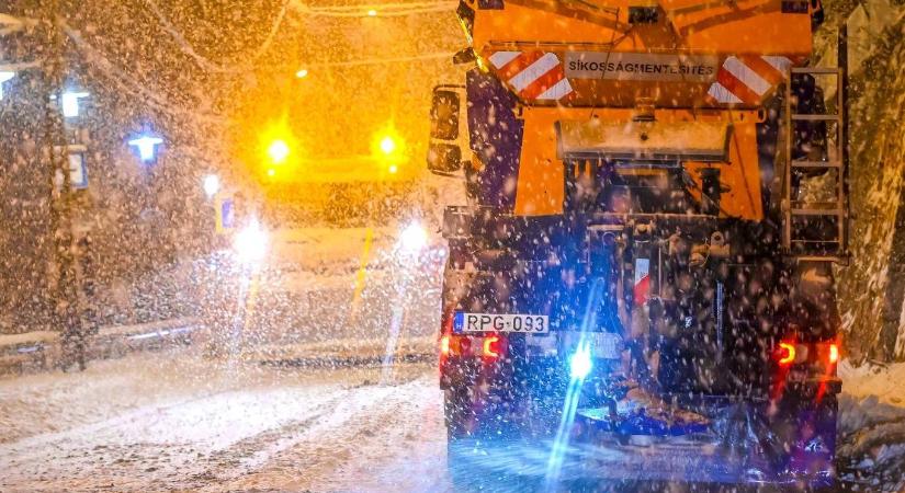 Főpolgármester: több mint 60 téli célgéppel takarítottuk az úthálózatra lehullott havat