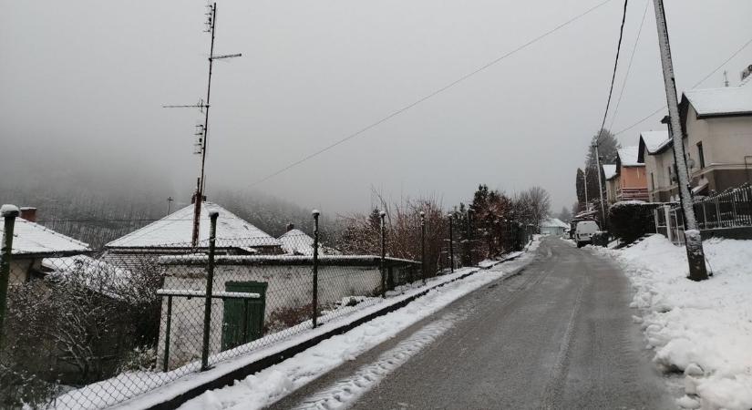 Ajkán nem okozott fennakadást a havazás