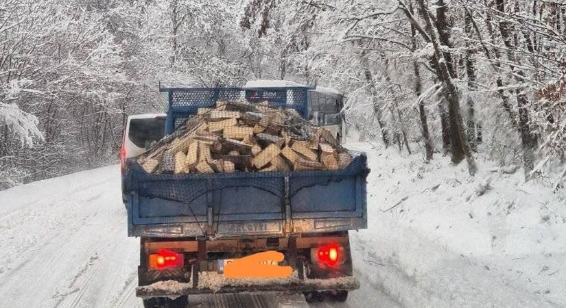 Észak-Hevesben a legtöbb út járható, de van, ahol gondot okoz a takarítás