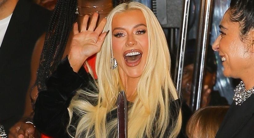 Christina Aguilera is a nadrág nélküli trendet követi