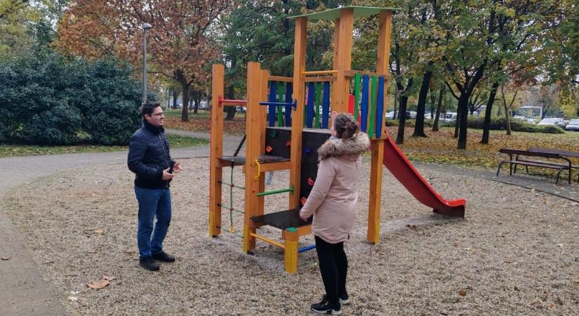 Hiába figyelnek a kamerák - mégis rongálják a Móricz Zsigmond téri parkot