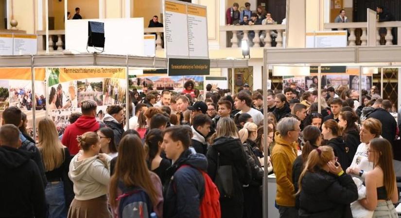 Határtalan érdeklődés: Több ezren voltak a DExpón – videóval