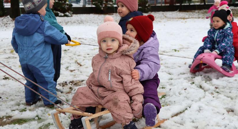 Szánkó és síbakancs: kinek porosodik a sufniban? (galéria)