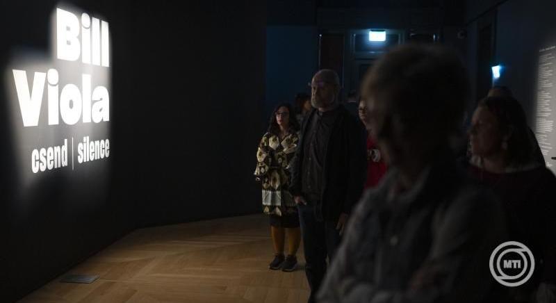 Bill Viola, a videóművészet Rembrandtja érzelmekre bonja az emberi arcot