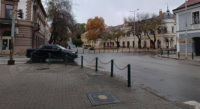 Egész Tolna vármegyét fehérre festette a reggelig lehullott friss hó, már a latyak eltakarításával foglalkoznak