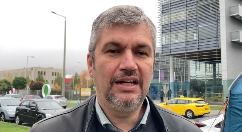 Hadházy: fideszes vállalkozók húznak ki milliárdokat a kórházak zsebéből