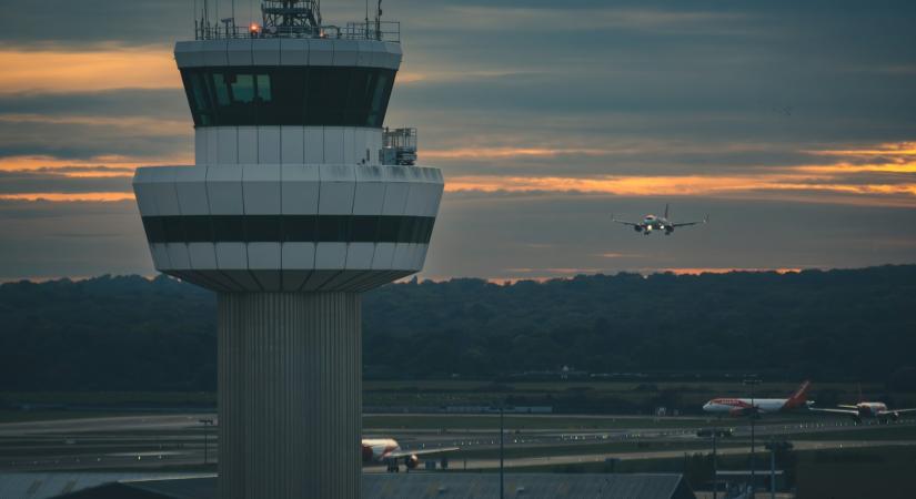 Újranyitottál a kiürített London Gatwick repülőteret