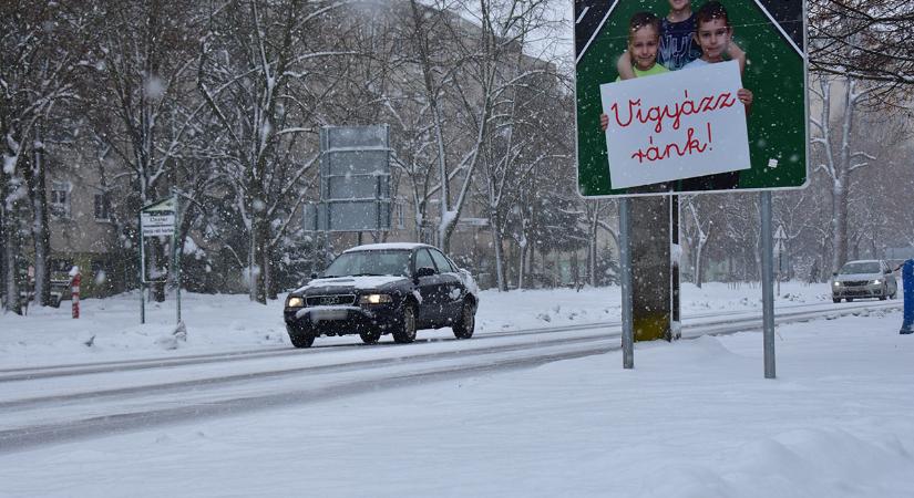 Országszerte fagy várható péntek éjszaka, jeges utakra kell számítani