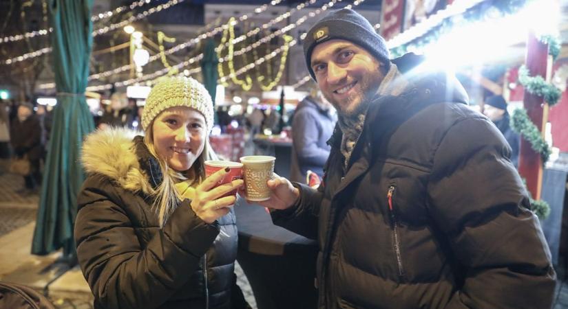 Megnyílt az adventi vásár Szombathelyen - fotók