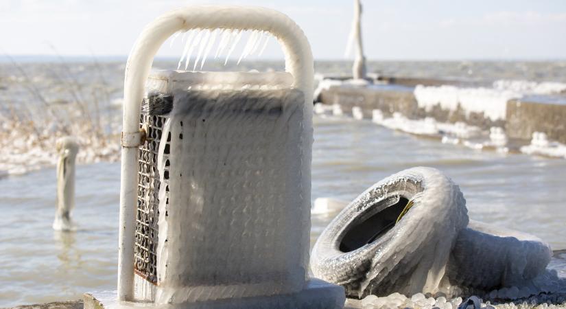 Országszerte fagyni fog, jeges utak várhatók